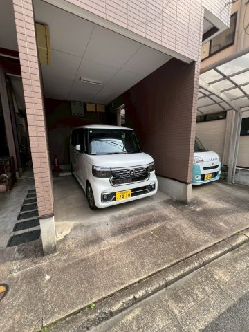 レディバッグ六本松の駐車場