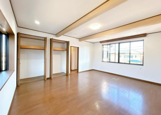 【中古】鶴ヶ島市下新田リフォーム中古住宅の洋室|2F 15帖洋室です！