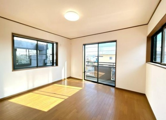 【中古】鶴ヶ島市下新田リフォーム中古住宅の洋室|2F 8帖洋室です！
