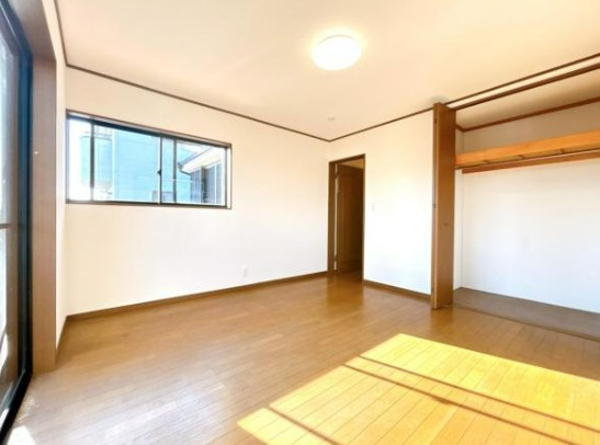 【中古】鶴ヶ島市下新田リフォーム中古住宅の洋室|2F 8帖洋室です！