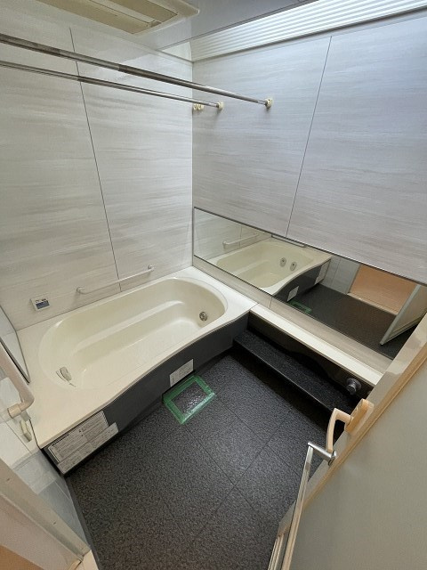 名次町ロジュマンの浴室