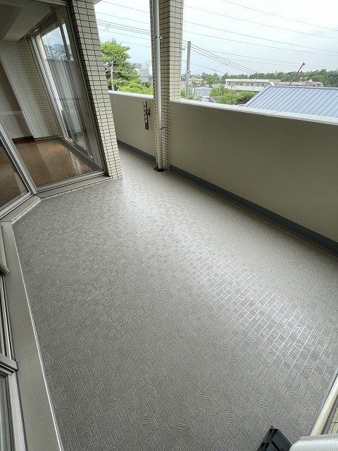 名次町ロジュマンのバルコニー