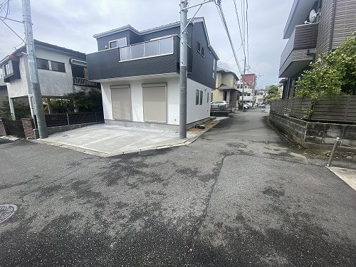 【前面道路含む現地写真】 | 【仲介手数料０円】秦野市鶴巻南5期　新築一戸建て | 秦野市鶴巻南5期　新築一戸建て