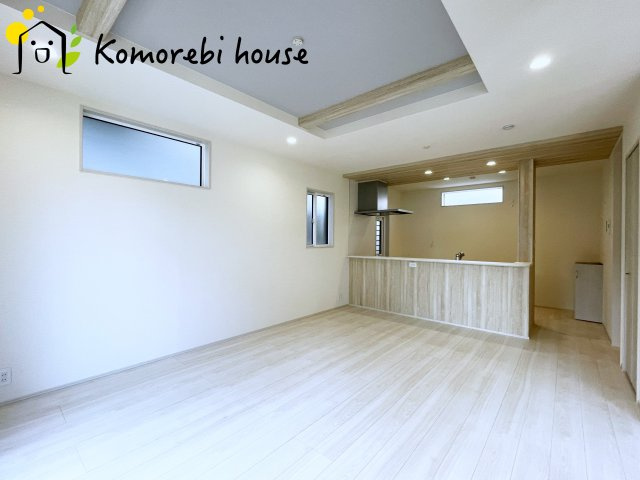 上尾市原市　12期　新築一戸建て　ブルーミングガーデン　01の居間・リビング|ゆったりとした居間です