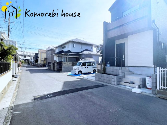上尾市原市　12期　新築一戸建て　ブルーミングガーデン　01の前面道路含む現地写真|2/2撮影