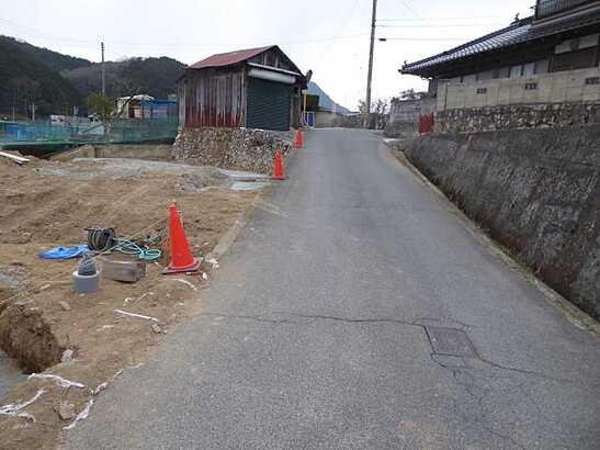 【前面道路含む現地写真】