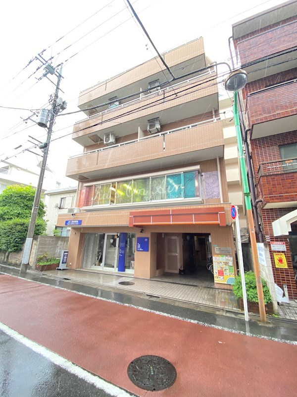 ロイヤルエクセレント学芸大の外観