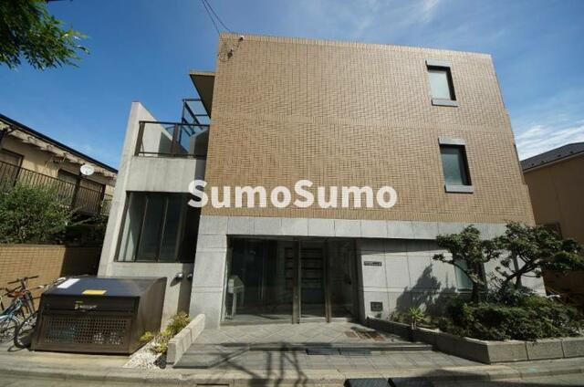 ロイヤルアーバン駒場東大のエントランス|落ち着いたエントランスです