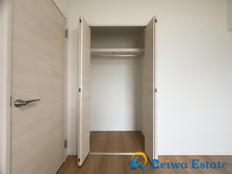 ダイアパレス・エクシード茅ヶ崎の収納|大事なバッグやお洋服をしまって置けるクローゼット収納。