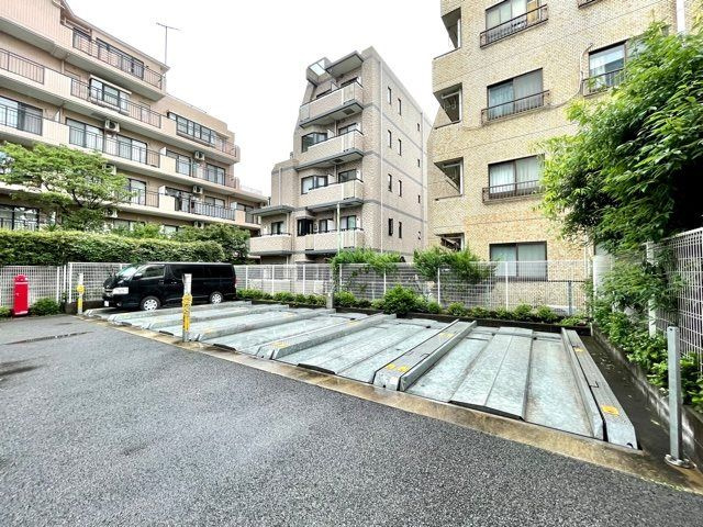 レジディア用賀の駐車場