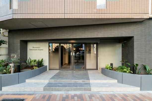 レジデンス三軒茶屋スクエアのエントランス