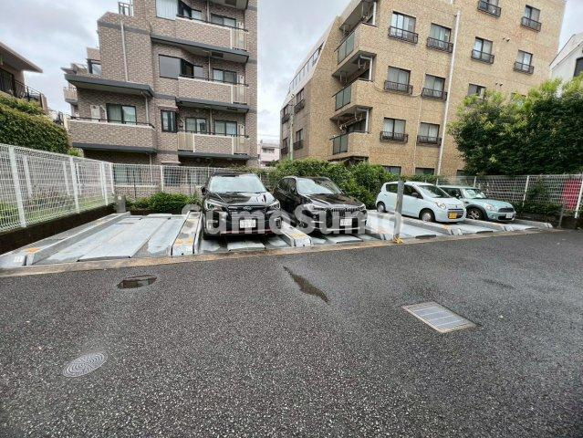 レジディア用賀の駐車場|駐車場完備です