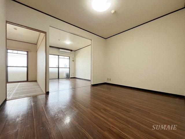 アーバンレジデンスの居間・リビング|8帖ダイニングです。