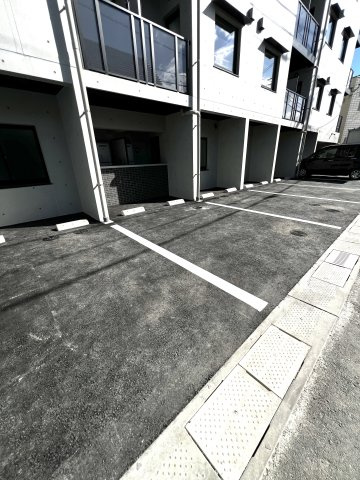 レジデンシャルジェム井尻駅の駐車場