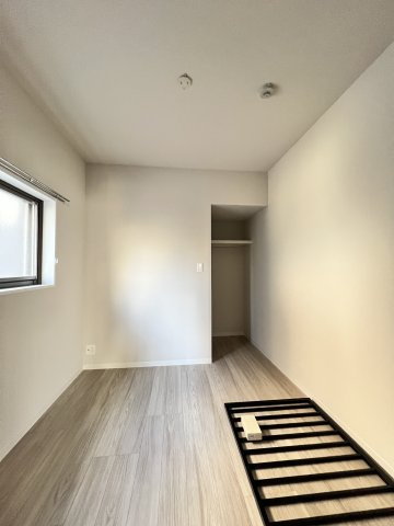 レトワール今川の洋室