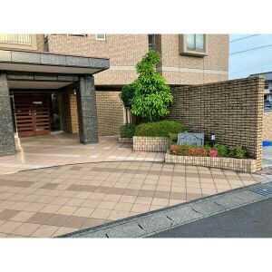 メイツ江南のエントランス