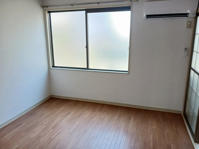 内装は落ち着いています