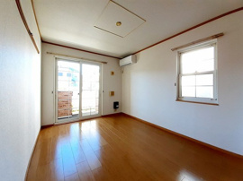 こちらのリビングで趣味の時間をお楽しみください