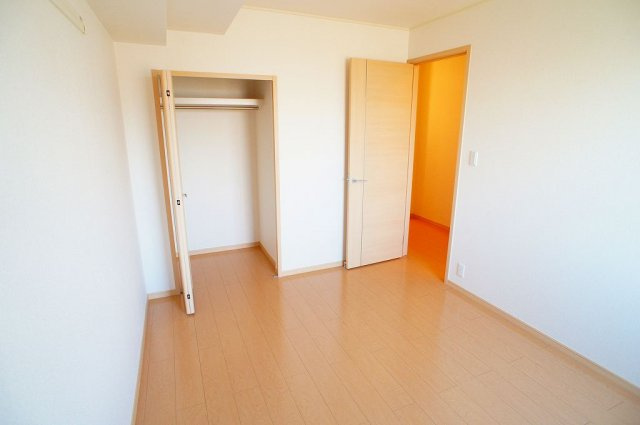 明るい色調の室内です