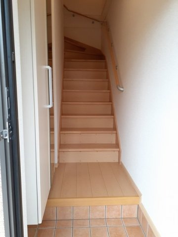 収納もある玄関です