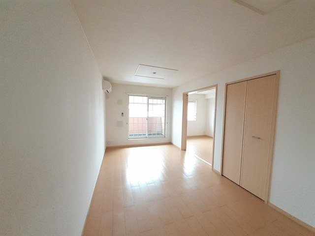 ゆったり過ごせる居間です