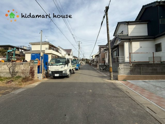西区中釘　平屋新築戸建　ブルーミング01の前面道路含む現地写真