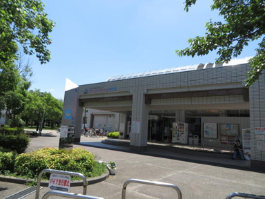 東綾瀬公園温水プールまで856m