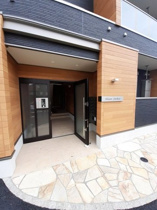 毎日通るエントランスはこのようになっています