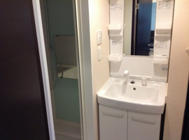 明るい色調の室内です