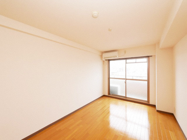 ドリームコート岸里の居間・リビング