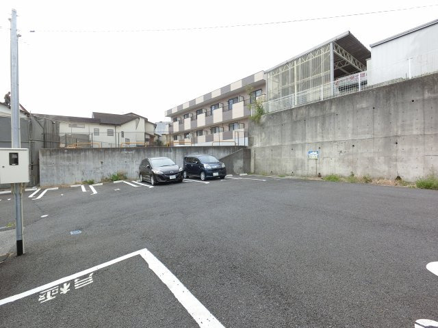 【駐車場】
