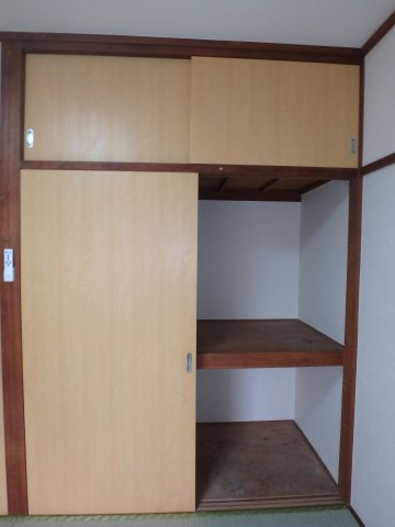 白金荘Ｅ棟の収納|居住中の為、同タイプのお部屋です。