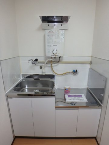 白金荘Ｅ棟のキッチン|居住中の為、同タイプのお部屋です。