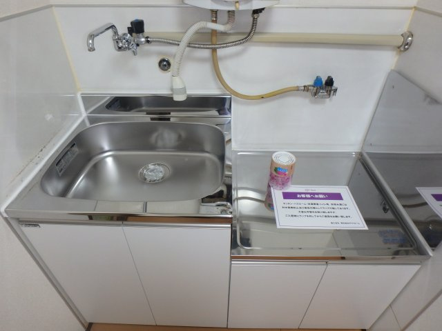 白金荘Ｅ棟のキッチン|居住中の為、同タイプのお部屋です。