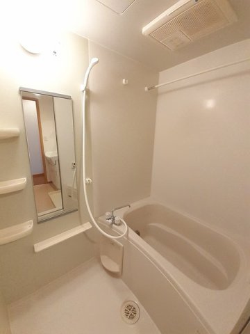 日々の疲れを癒すお風呂付です