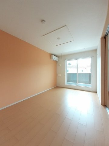 ゆったり過ごせる居間です