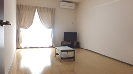 落ち着いて過ごせるお部屋なので、寝室にいかがでしょうか