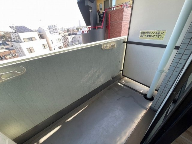 開放的で明るい空間を演出してくれるバルコニーです