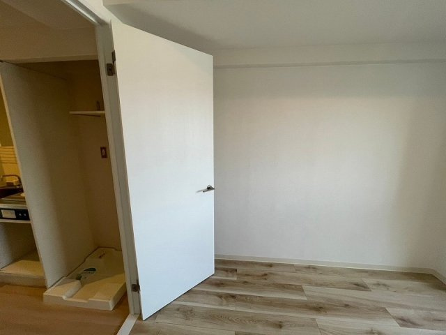 個人の部屋や寝室として使える洋室です