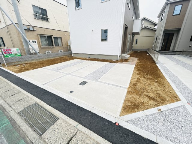 新築　前橋市北代田町1期　1号棟の駐車場|現地写真　駐車スペースは並列2台分可能です！
