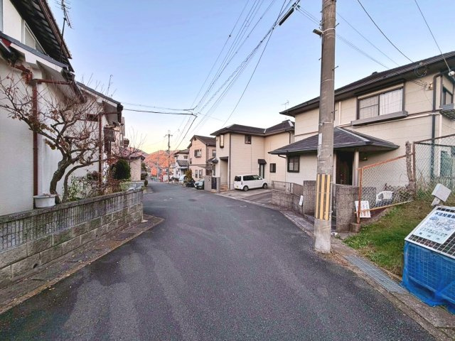 中古戸建　篠町広田3丁目の前面道路含む現地写真