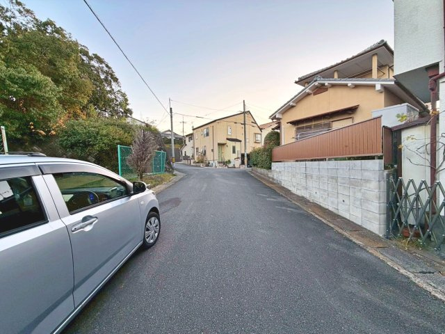 中古戸建　篠町広田3丁目の前面道路含む現地写真