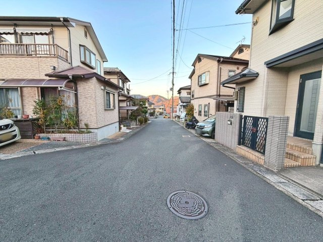 中古戸建　篠町広田3丁目の前面道路含む現地写真