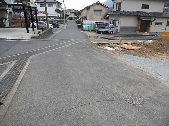 【前面道路含む現地写真】