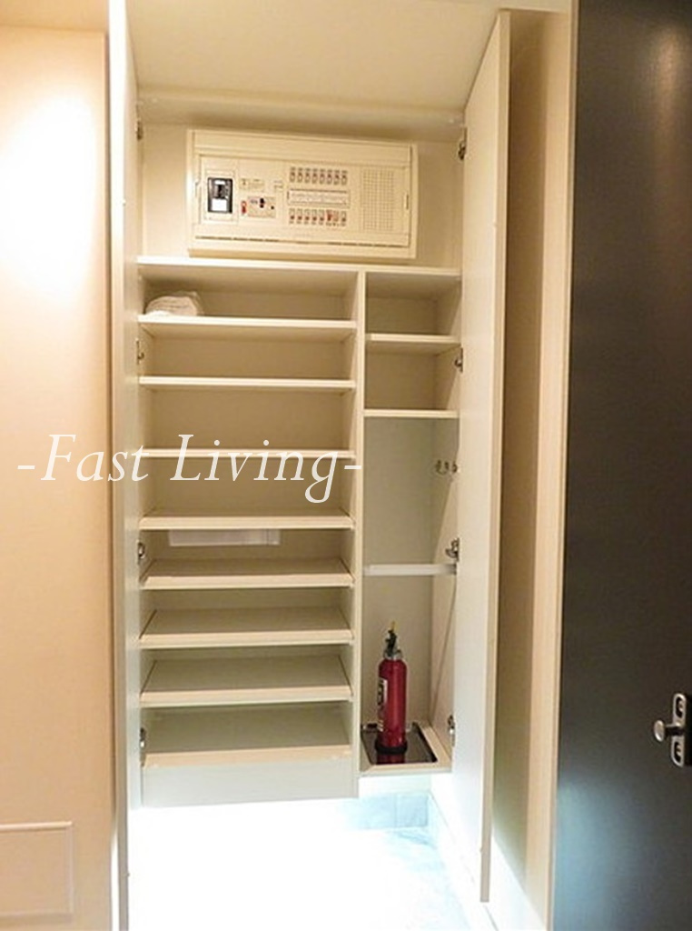 グランスイート四谷エクシアの玄関