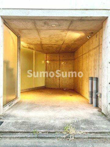 五本木戸建の駐車場|駐車場です