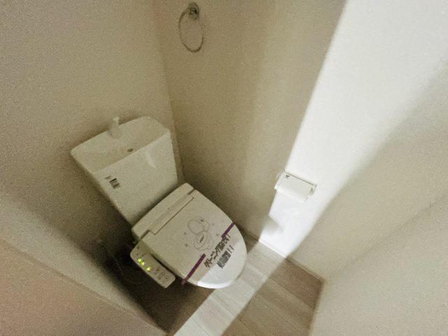 新築　前橋市北代田町1期　2号棟のトイレ|現地写真　節水タイプのウォシュレット付きトイレ、水道料節約に一役買います！
