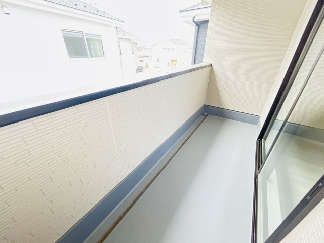 新築　前橋市北代田町1期　2号棟のバルコニー|現地写真　日当たりの良いバルコニーはお洗濯物もよく乾きそうです◎
　