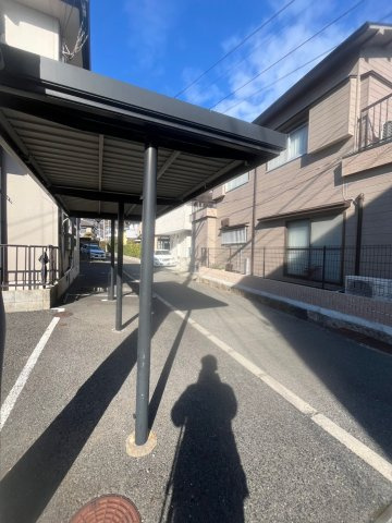 フレグランス谷御所A棟の駐車場