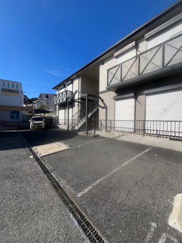 フレグランス谷御所A棟の駐車場